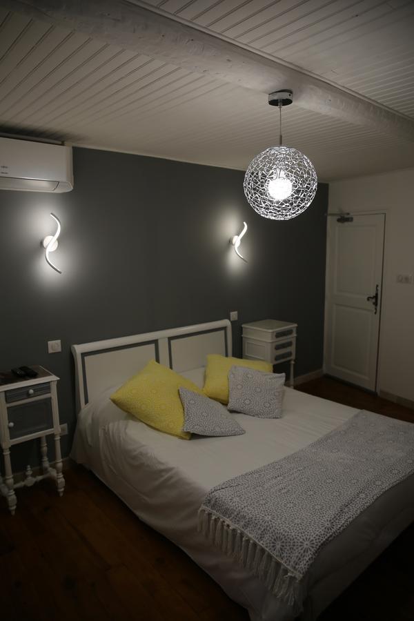 Hotel Les Pins Restaurant Et D'hotes 3*